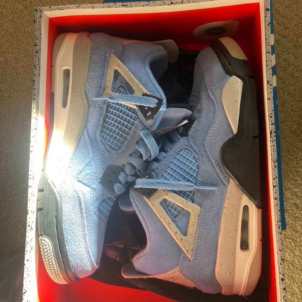 Jordan 4 UNC